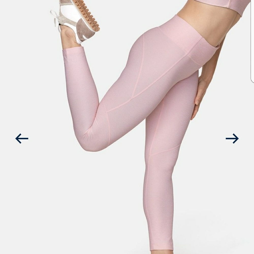 Outdoor Voices 3/4 warm up leggings. NWT